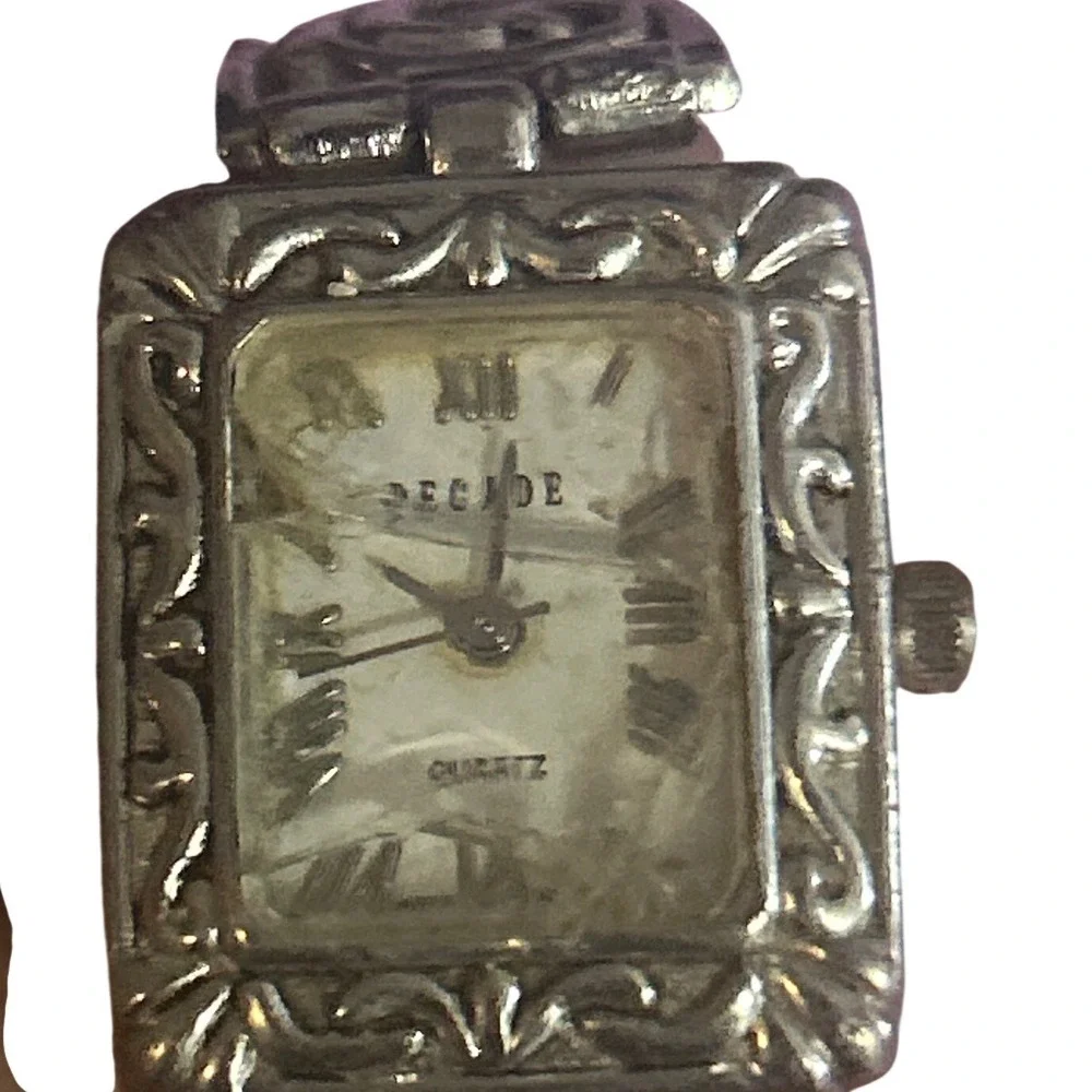 Decade quartz watch